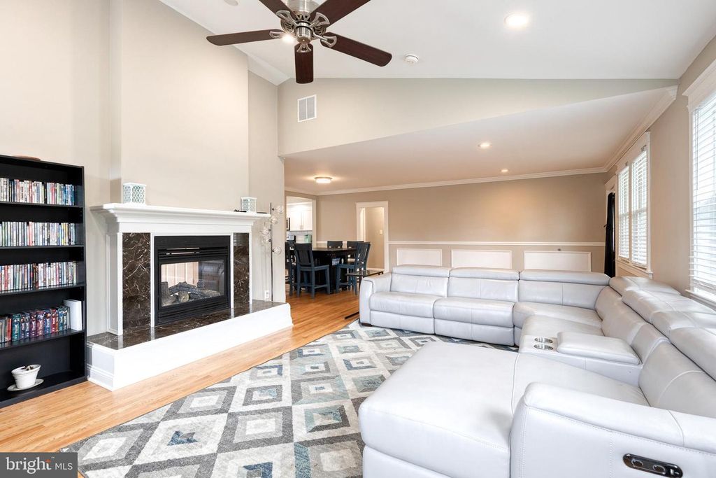 Image 10 of property listing at 2905 ROBERN AVE, Parkville, MD 21234