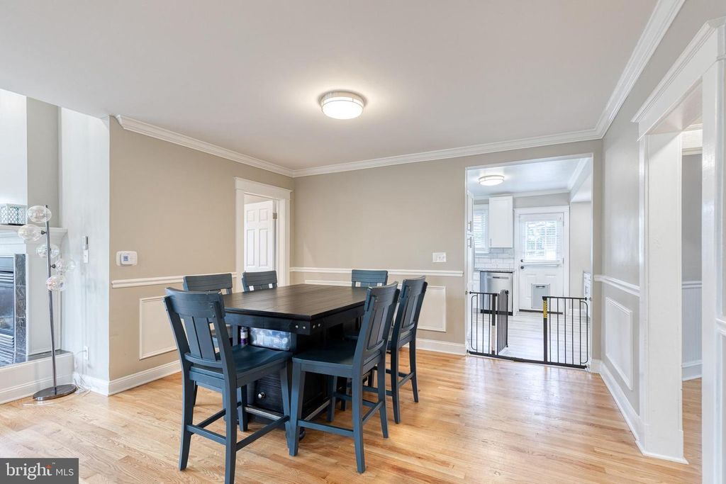 Image 11 of property listing at 2905 ROBERN AVE, Parkville, MD 21234