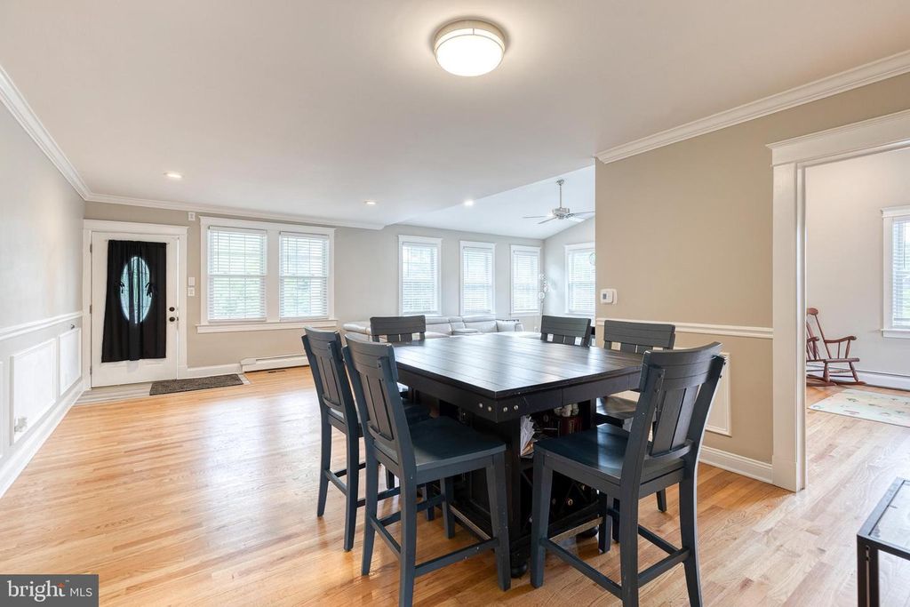 Image 12 of property listing at 2905 ROBERN AVE, Parkville, MD 21234