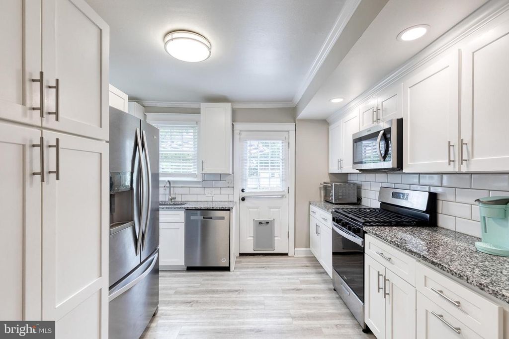 Image 13 of property listing at 2905 ROBERN AVE, Parkville, MD 21234