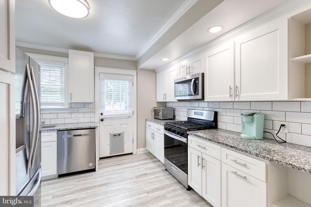 Image 14 of property listing at 2905 ROBERN AVE, Parkville, MD 21234