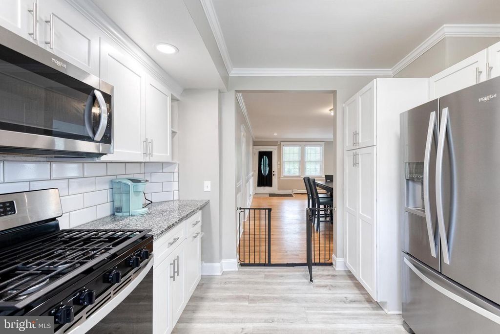 Image 16 of property listing at 2905 ROBERN AVE, Parkville, MD 21234