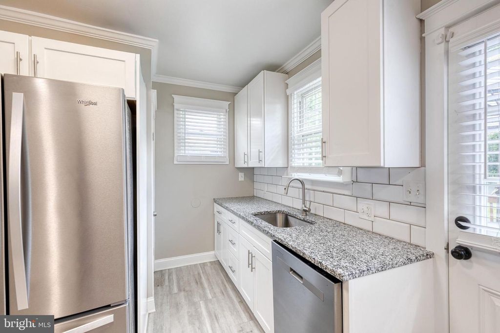 Image 18 of property listing at 2905 ROBERN AVE, Parkville, MD 21234