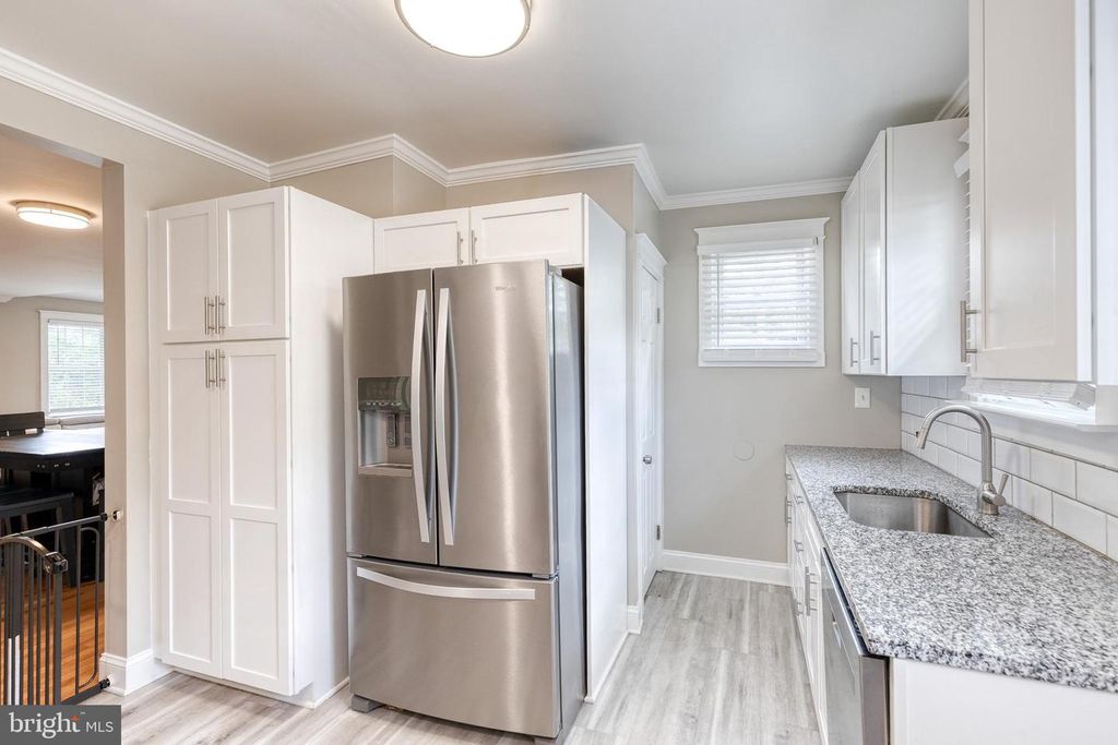 Image 19 of property listing at 2905 ROBERN AVE, Parkville, MD 21234
