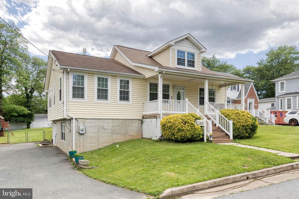 Image 2 of property listing at 2905 ROBERN AVE, Parkville, MD 21234