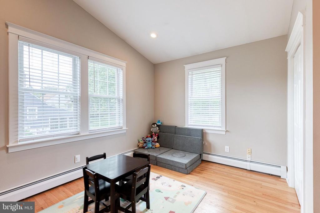 Image 22 of property listing at 2905 ROBERN AVE, Parkville, MD 21234