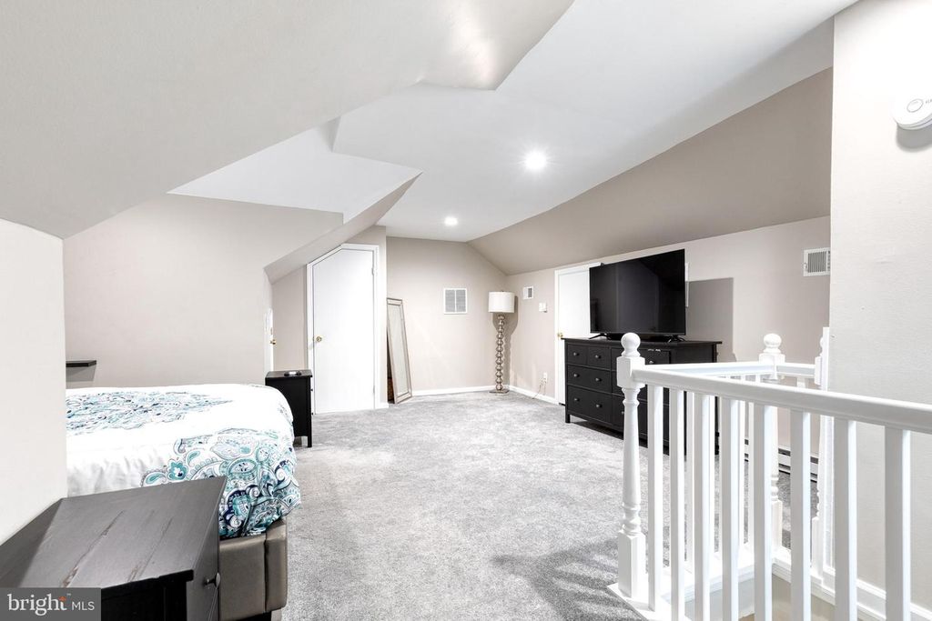 Image 27 of property listing at 2905 ROBERN AVE, Parkville, MD 21234