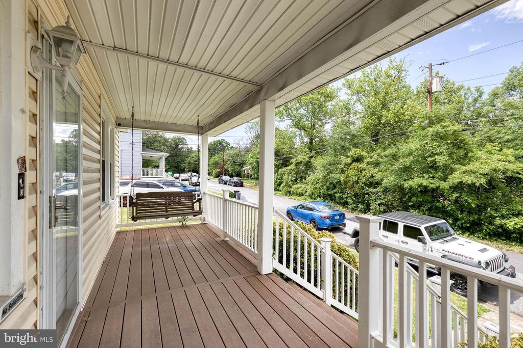 Image 3 of property listing at 2905 ROBERN AVE, Parkville, MD 21234