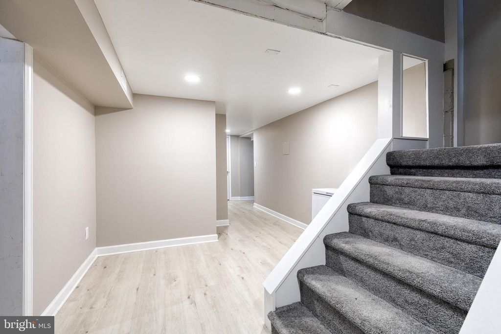 Image 31 of property listing at 2905 ROBERN AVE, Parkville, MD 21234