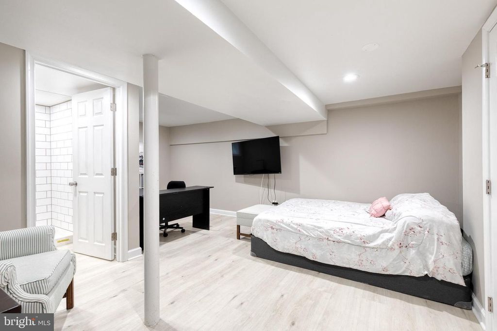 Image 33 of property listing at 2905 ROBERN AVE, Parkville, MD 21234