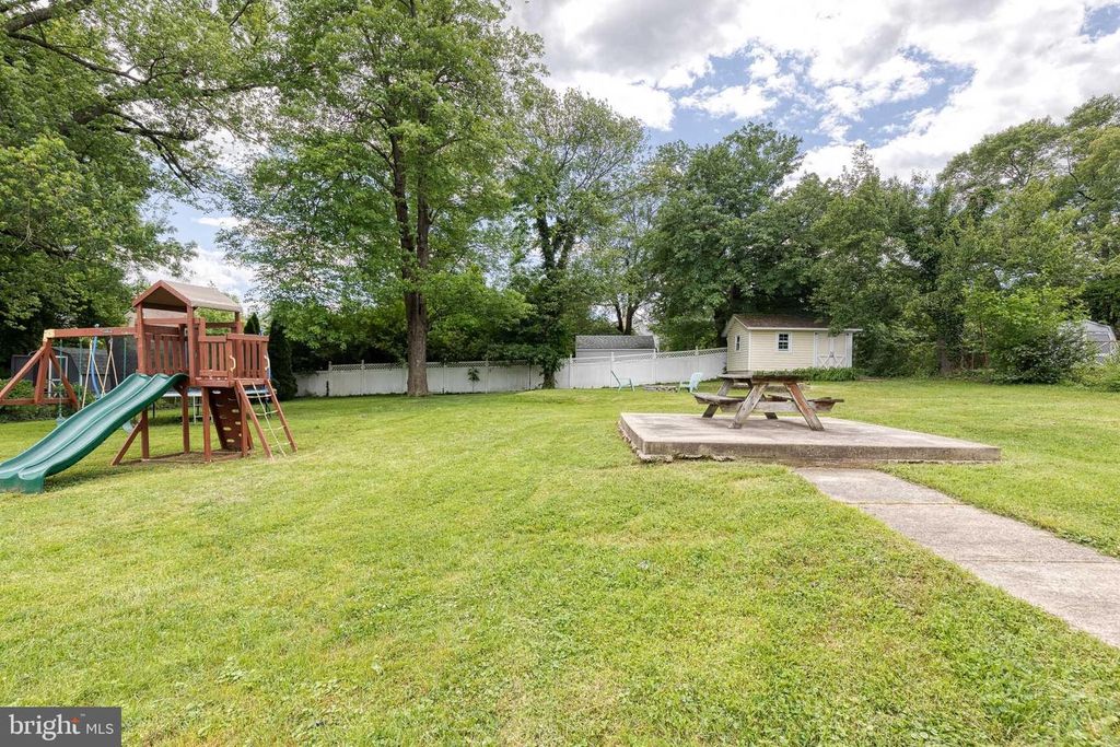 Image 37 of property listing at 2905 ROBERN AVE, Parkville, MD 21234