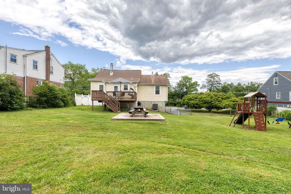 Image 40 of property listing at 2905 ROBERN AVE, Parkville, MD 21234