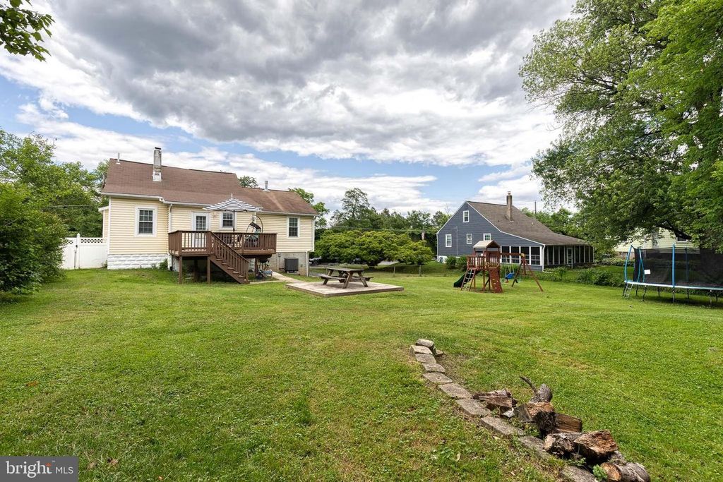 Image 41 of property listing at 2905 ROBERN AVE, Parkville, MD 21234