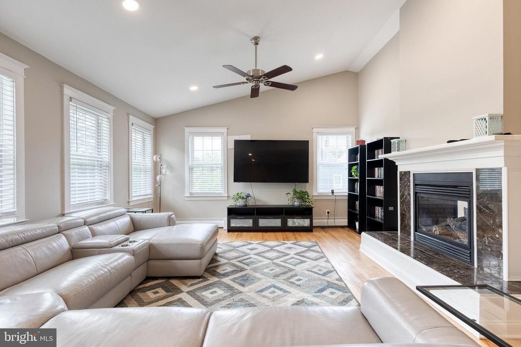 Image 7 of property listing at 2905 ROBERN AVE, Parkville, MD 21234