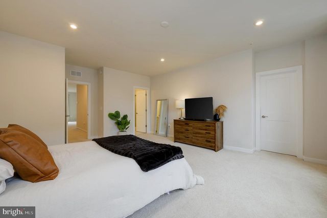 203-A PARK CENTRAL TER, Manassas Park, VA 20111