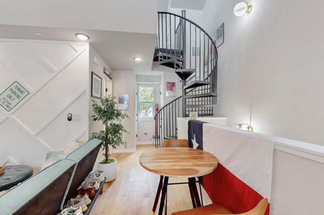 913 Duncan LN 103, Austin, TX 78705