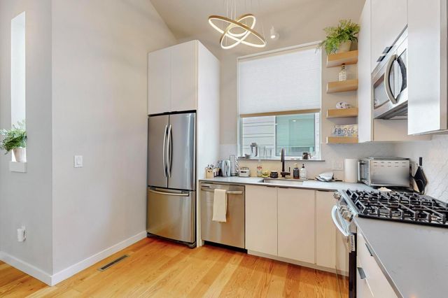 913 Duncan LN 103, Austin, TX 78705