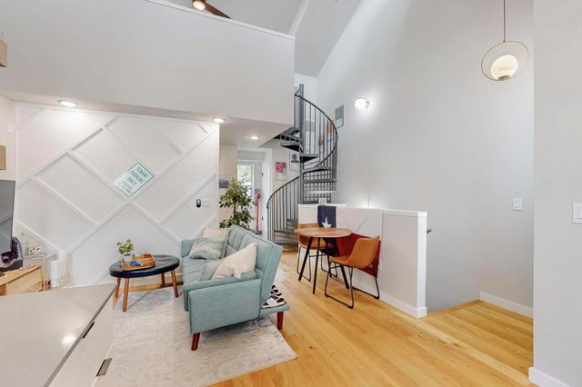 913 Duncan LN 103, Austin, TX 78705