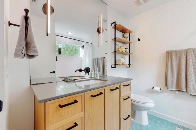913 Duncan LN 103, Austin, TX 78705
