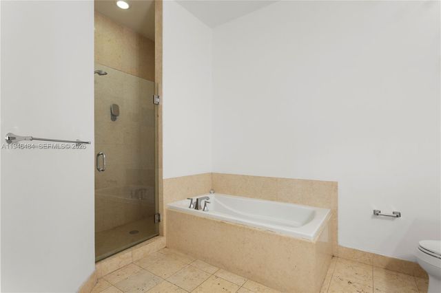 19900 E Country Club Dr 104, Aventura, FL 33180