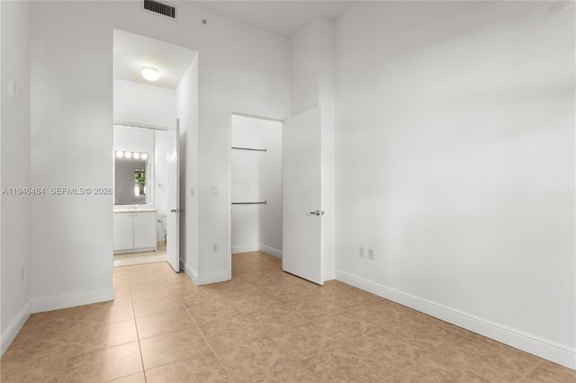 19900 E Country Club Dr 104, Aventura, FL 33180