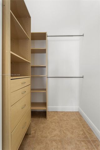 19900 E Country Club Dr 104, Aventura, FL 33180