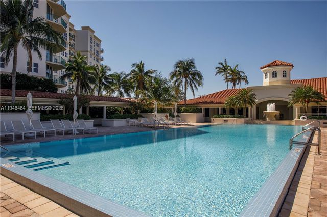 19900 E Country Club Dr 104, Aventura, FL 33180