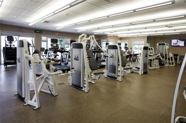 19900 E Country Club Dr 104, Aventura, FL 33180