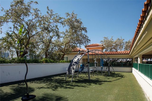 19900 E Country Club Dr 104, Aventura, FL 33180