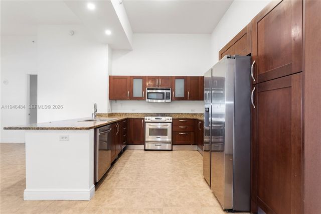 19900 E Country Club Dr 104, Aventura, FL 33180