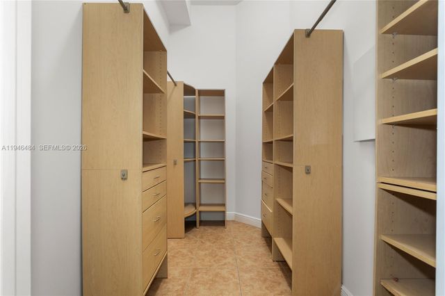 19900 E Country Club Dr 104, Aventura, FL 33180