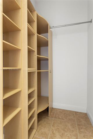 19900 E Country Club Dr 104, Aventura, FL 33180