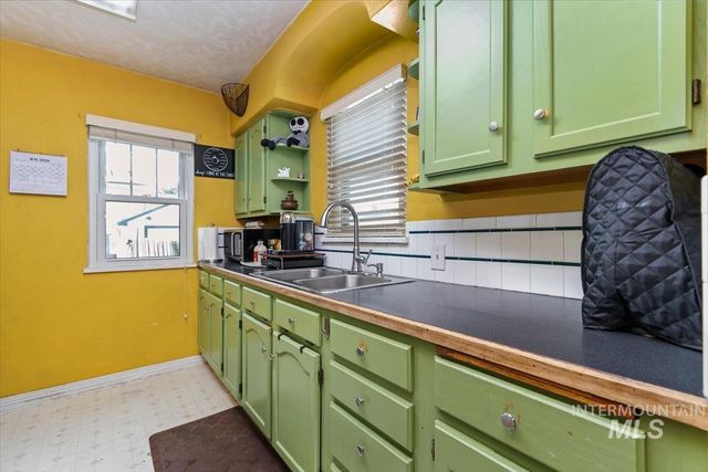 1402 Idaho Ave, Caldwell, ID 83605