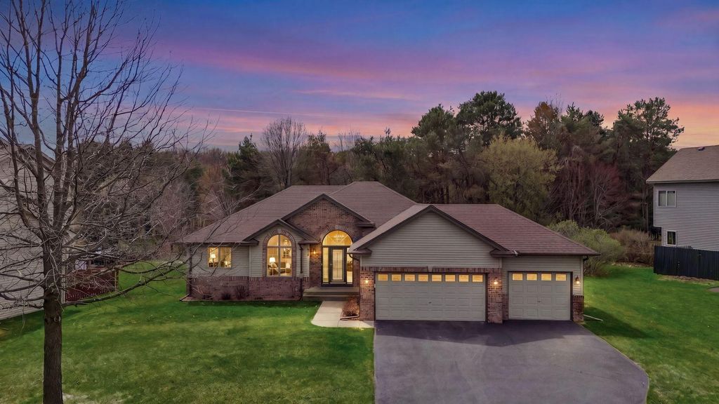 972 Kelly Street, Circle Pines, MN 55014