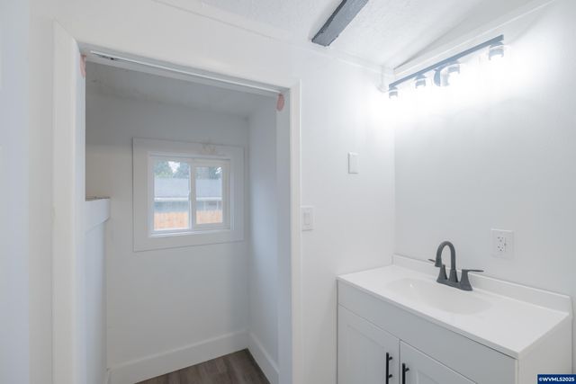 3698 Short St SE, Salem, OR 97302