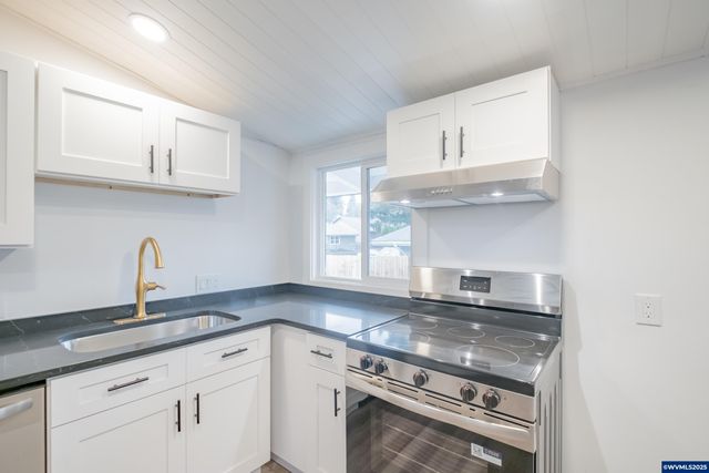 3698 Short St SE, Salem, OR 97302