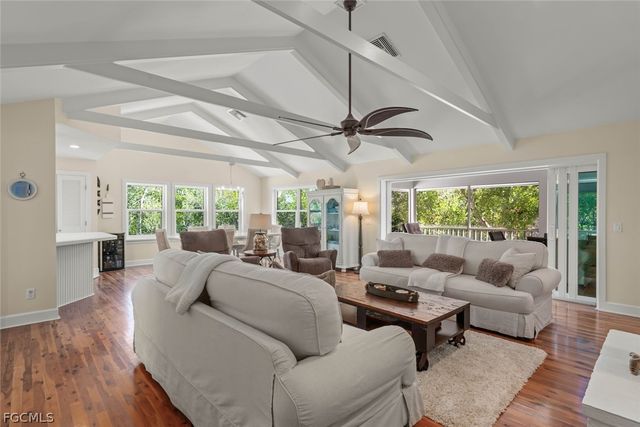 1089 Skiff PL, Sanibel, FL 33957