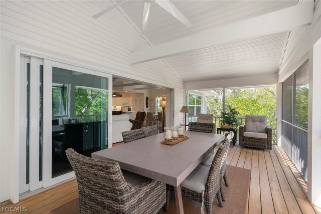 1089 Skiff PL, Sanibel, FL 33957