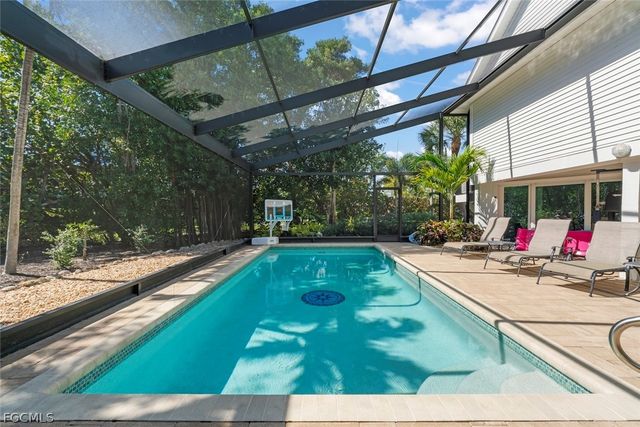 1089 Skiff PL, Sanibel, FL 33957