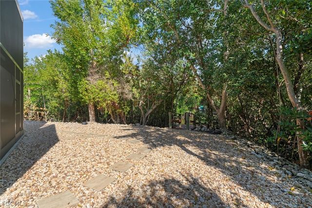 1089 Skiff PL, Sanibel, FL 33957