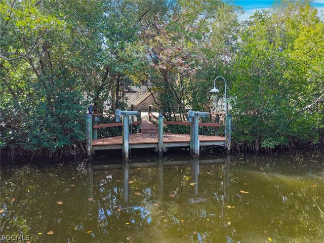1089 Skiff PL, Sanibel, FL 33957