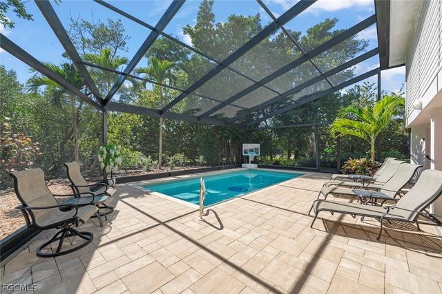 1089 Skiff PL, Sanibel, FL 33957