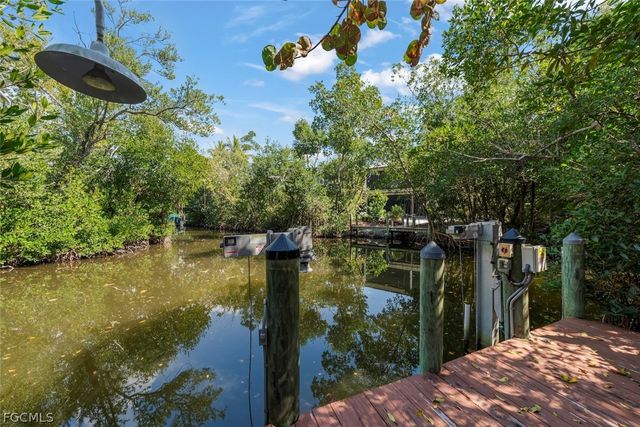 1089 Skiff PL, Sanibel, FL 33957