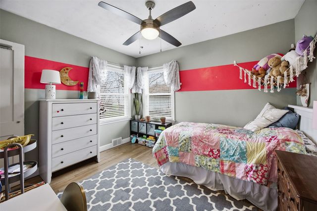 616 25th St NE, Cedar Rapids, IA 52402