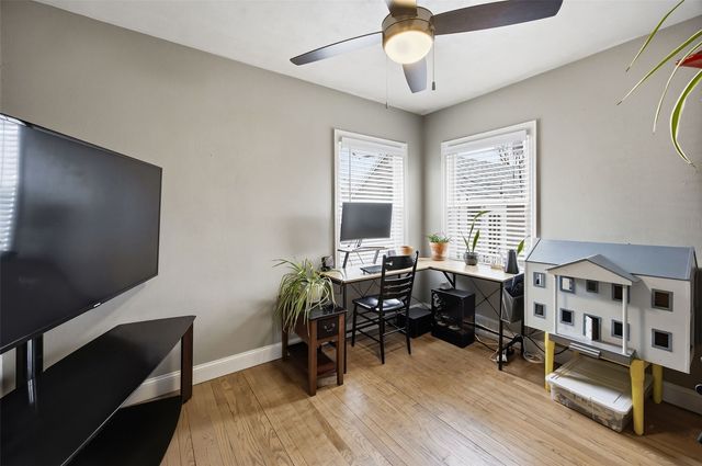 616 25th St NE, Cedar Rapids, IA 52402