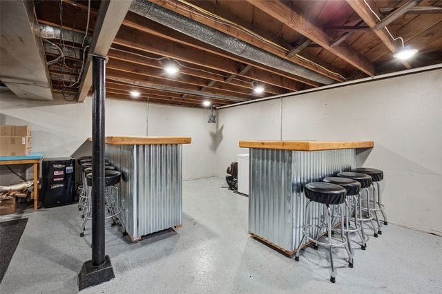 616 25th St NE, Cedar Rapids, IA 52402