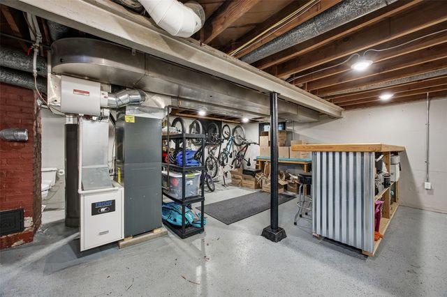 616 25th St NE, Cedar Rapids, IA 52402