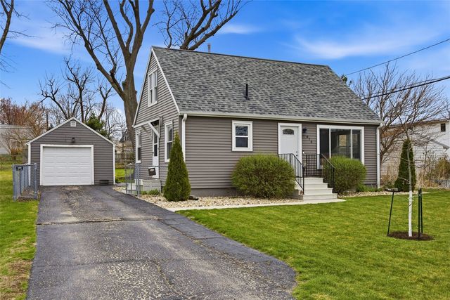 616 25th St NE, Cedar Rapids, IA 52402