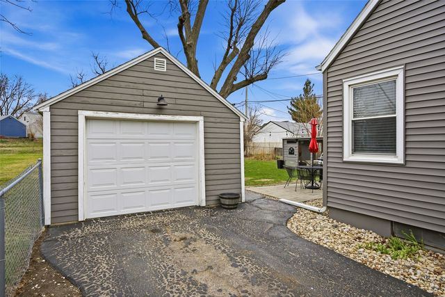 616 25th St NE, Cedar Rapids, IA 52402