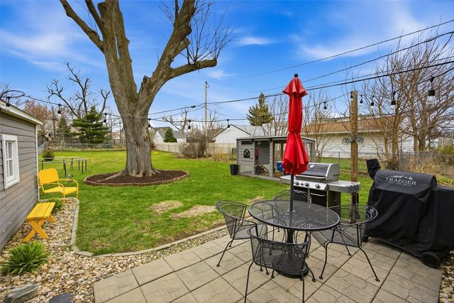 616 25th St NE, Cedar Rapids, IA 52402